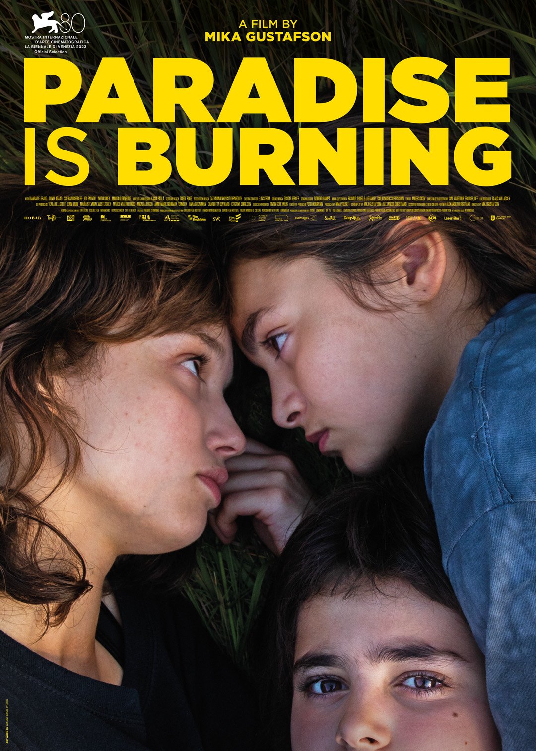 Affiche du film Paradise is Burning